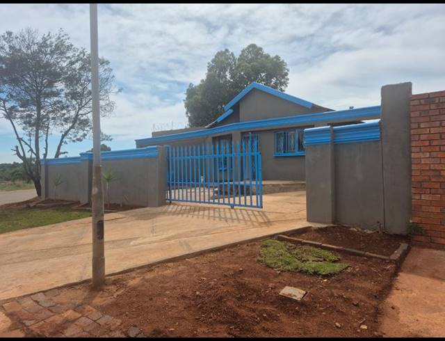 3 BEDROOM HOUSE FOR SALE IN ENNERDALE EXT 8